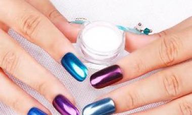 How to use mirror nail polish