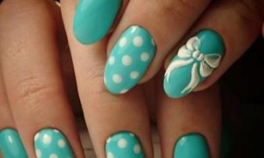 Turquoise manicure - magical shades on nails