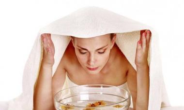 A steam bath for the face will help cleanse the skin Steam face masks at home