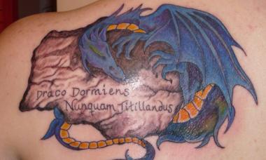 Значење на тетоважа на змеј