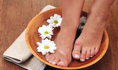 How to do a shellac pedicure How to do a shellac pedicure at home